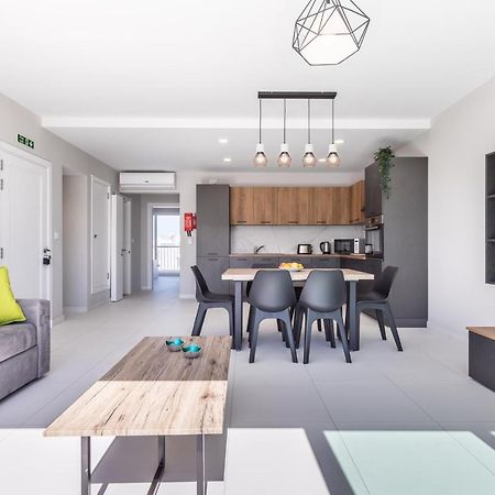 Unique Penthouse With Private Heated Jacuzzi, Close To Restaurants And Night Life Is-Swieqi Exteriér fotografie