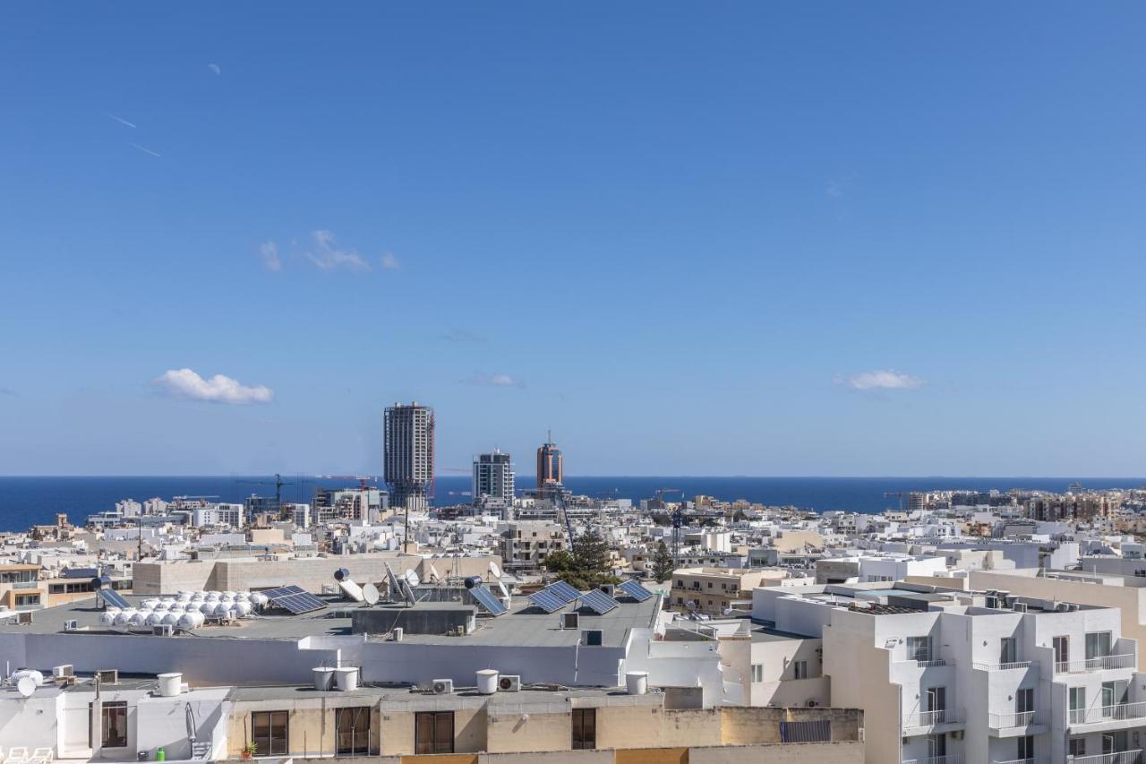 Unique Penthouse With Private Heated Jacuzzi, Close To Restaurants And Night Life Is-Swieqi Exteriér fotografie