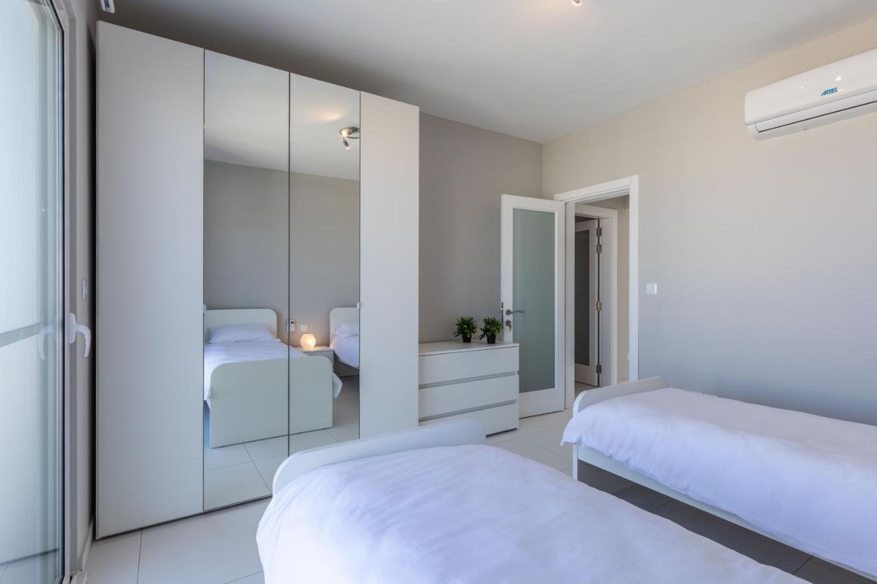 Unique Penthouse With Private Heated Jacuzzi, Close To Restaurants And Night Life Is-Swieqi Exteriér fotografie