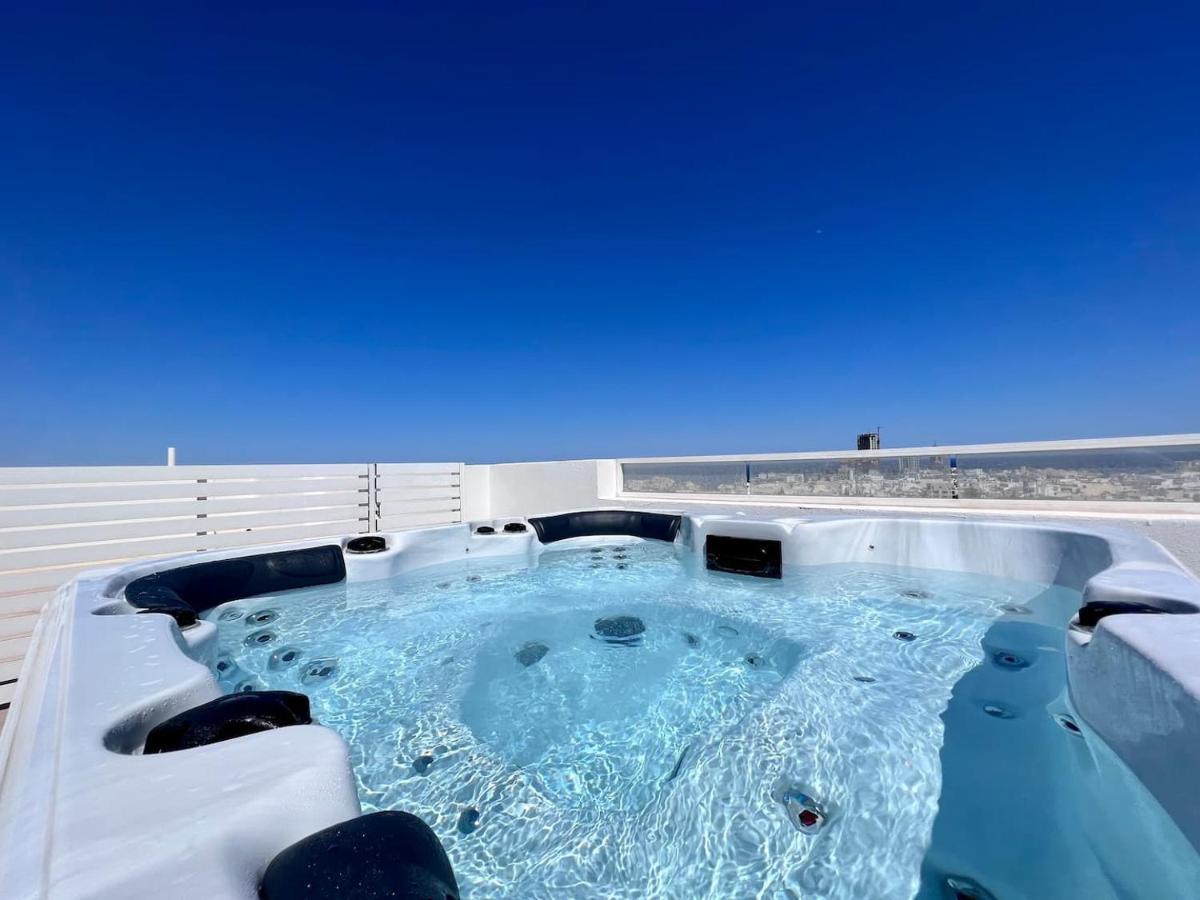 Unique Penthouse With Private Heated Jacuzzi, Close To Restaurants And Night Life Is-Swieqi Exteriér fotografie