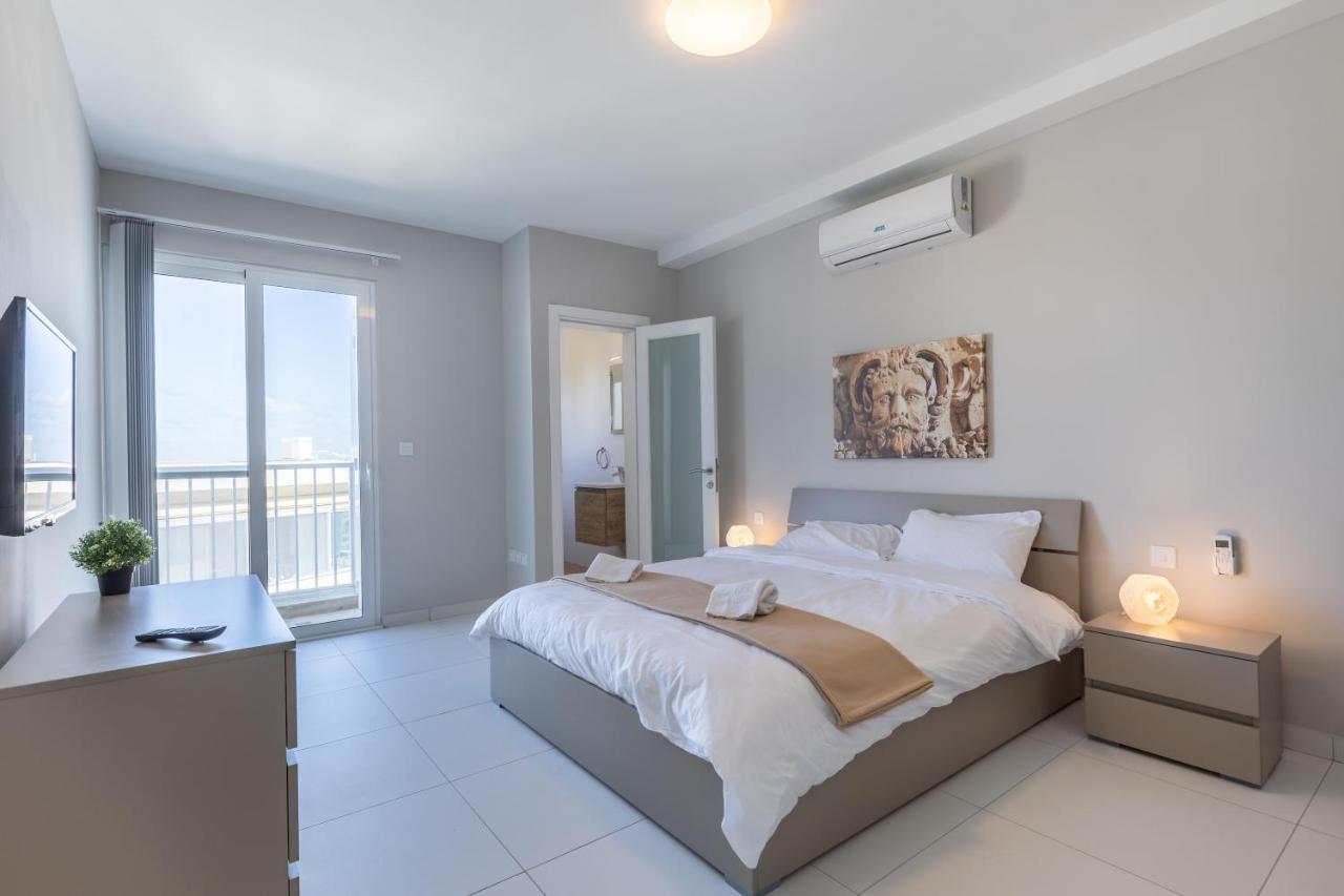 Unique Penthouse With Private Heated Jacuzzi, Close To Restaurants And Night Life Is-Swieqi Exteriér fotografie