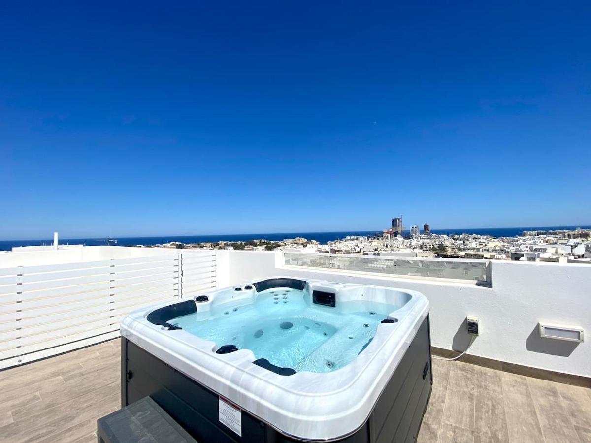 Unique Penthouse With Private Heated Jacuzzi, Close To Restaurants And Night Life Is-Swieqi Exteriér fotografie