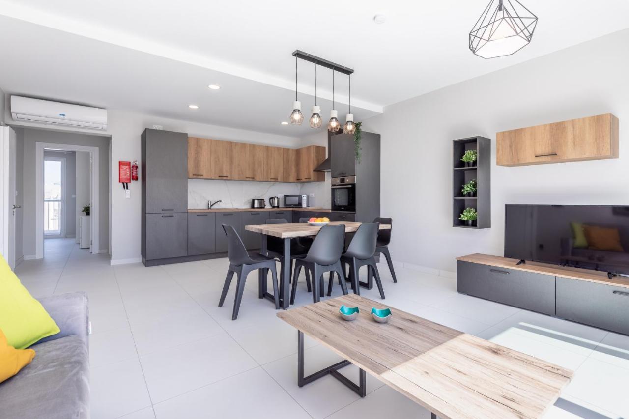 Unique Penthouse With Private Heated Jacuzzi, Close To Restaurants And Night Life Is-Swieqi Exteriér fotografie