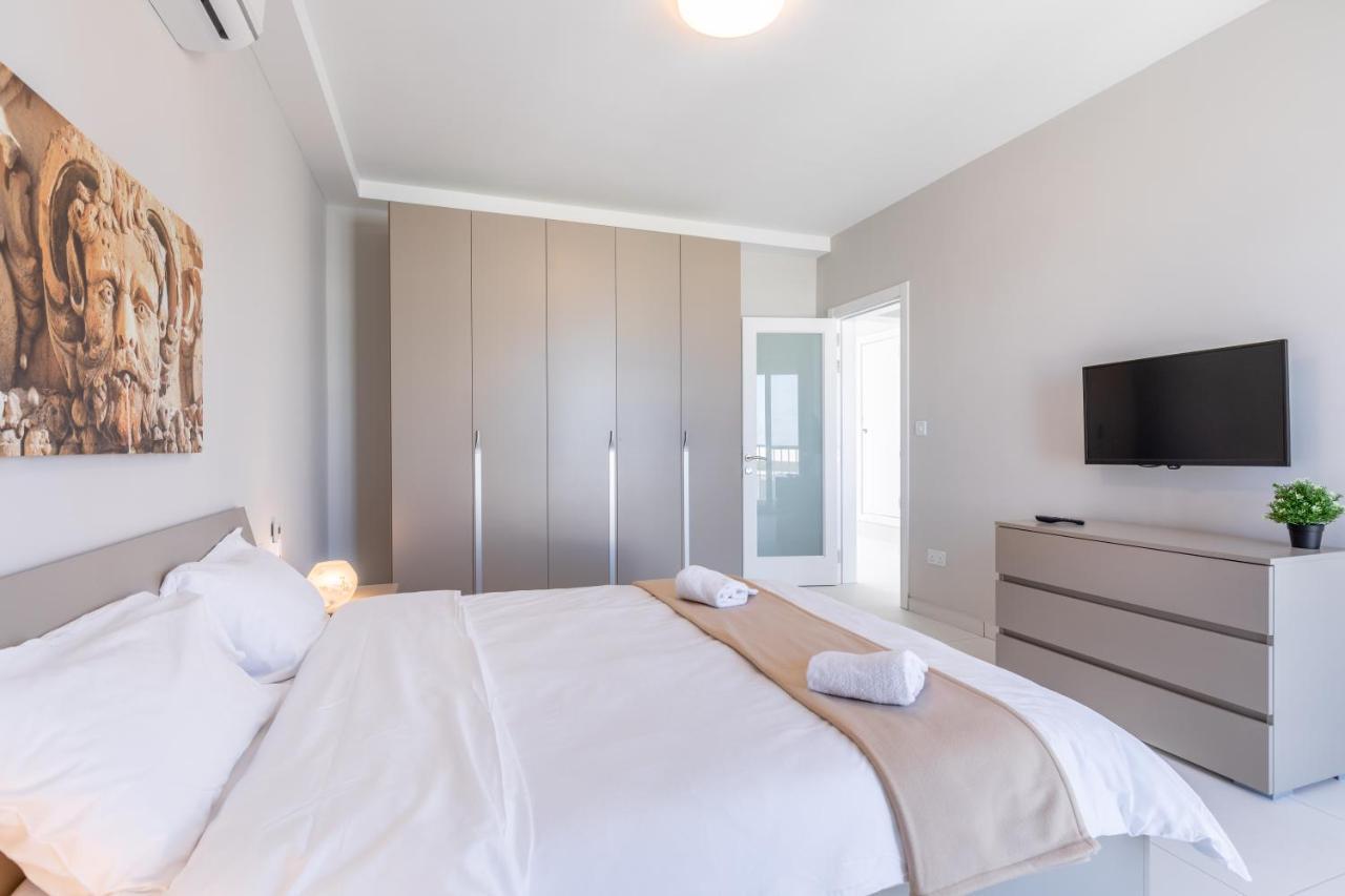 Unique Penthouse With Private Heated Jacuzzi, Close To Restaurants And Night Life Is-Swieqi Exteriér fotografie